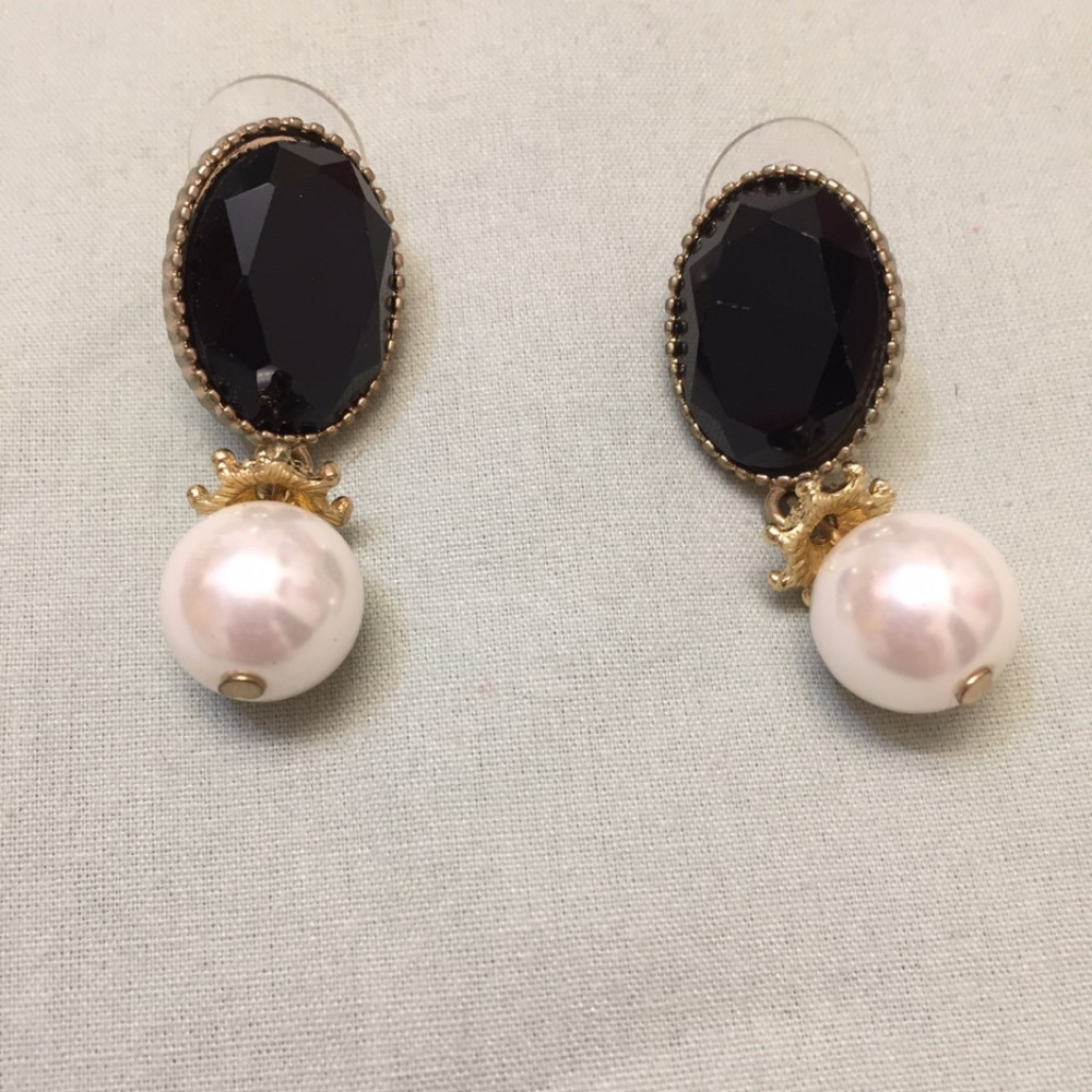 Black & Pearl Beaded Earrings (item 207)